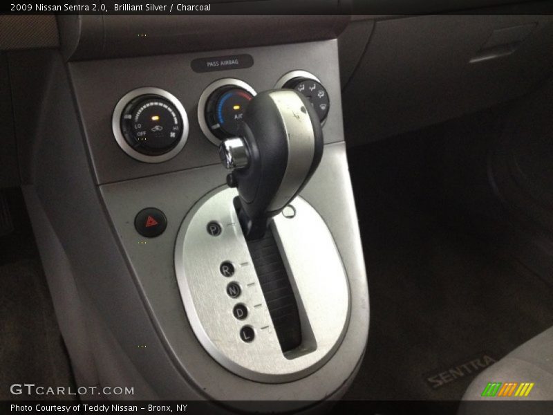 Brilliant Silver / Charcoal 2009 Nissan Sentra 2.0