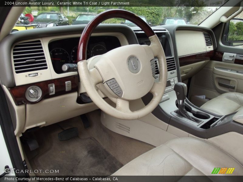 Ceramic White Tri Coat / Light Parchment 2004 Lincoln Aviator Luxury