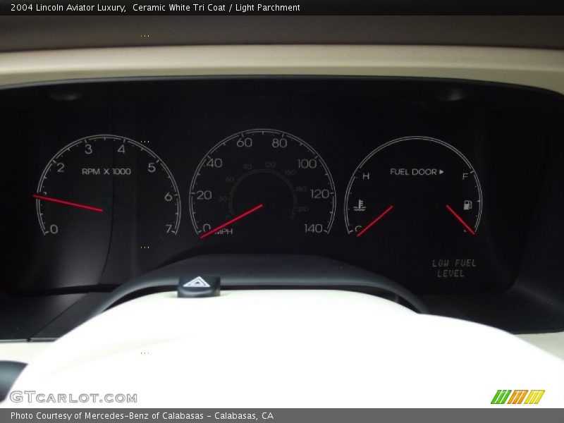 Ceramic White Tri Coat / Light Parchment 2004 Lincoln Aviator Luxury