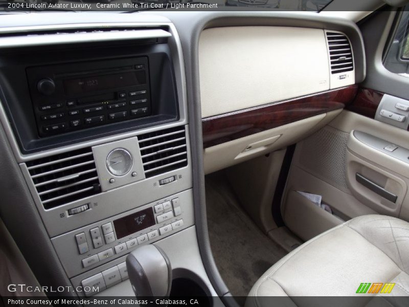 Ceramic White Tri Coat / Light Parchment 2004 Lincoln Aviator Luxury