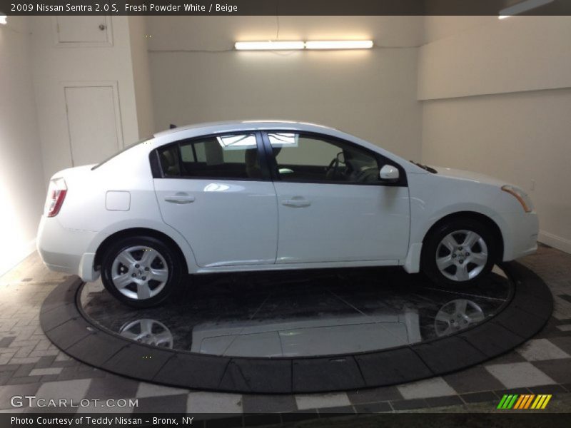 Fresh Powder White / Beige 2009 Nissan Sentra 2.0 S