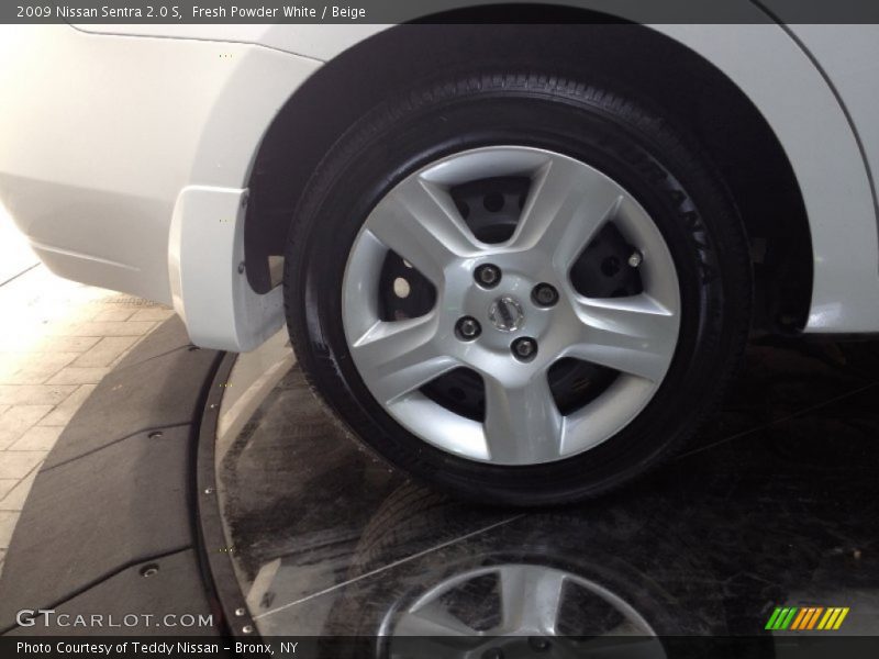Fresh Powder White / Beige 2009 Nissan Sentra 2.0 S