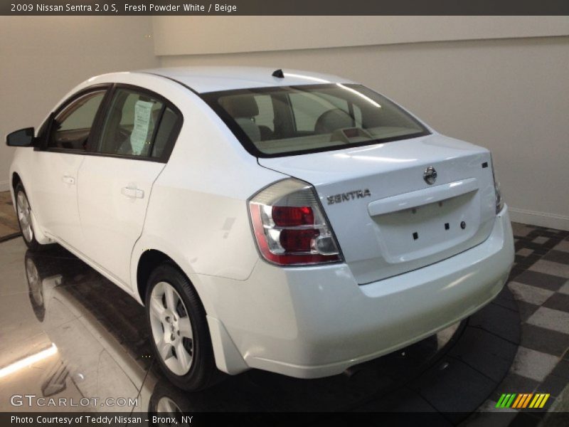 Fresh Powder White / Beige 2009 Nissan Sentra 2.0 S