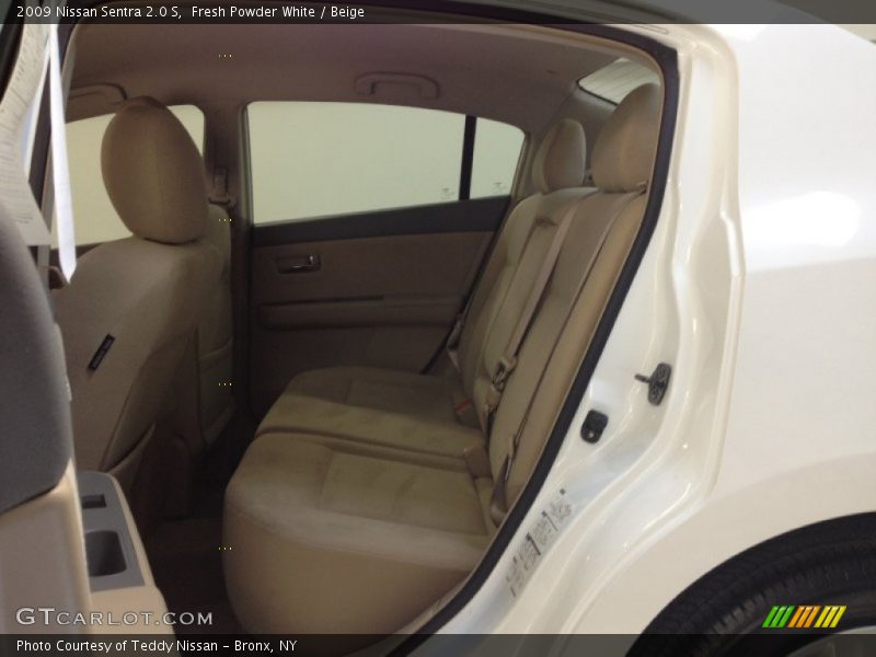 Fresh Powder White / Beige 2009 Nissan Sentra 2.0 S