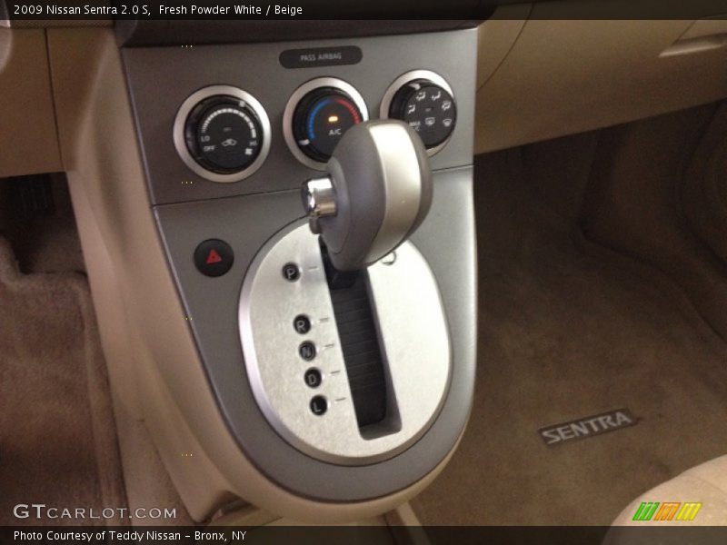 Fresh Powder White / Beige 2009 Nissan Sentra 2.0 S