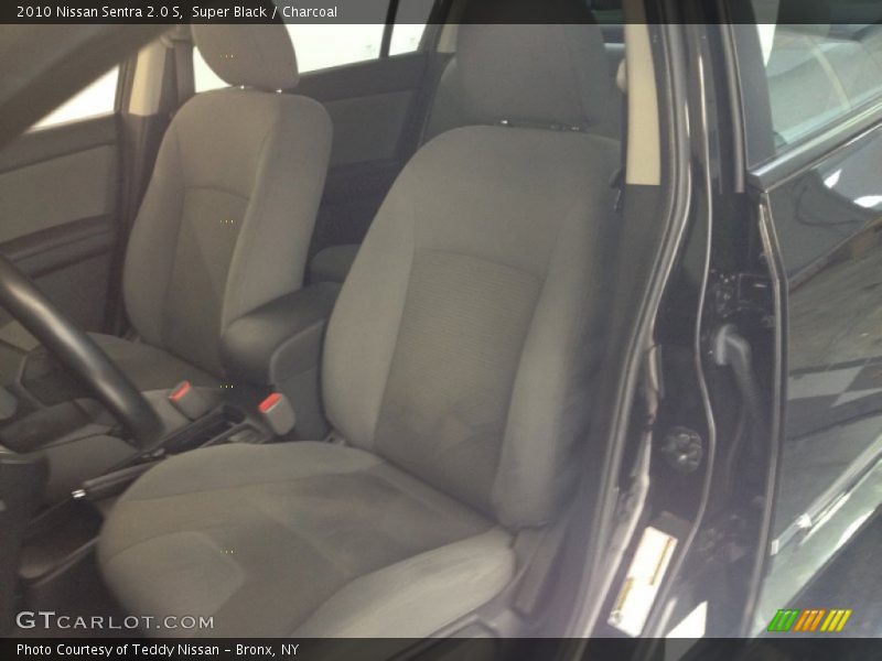 Super Black / Charcoal 2010 Nissan Sentra 2.0 S