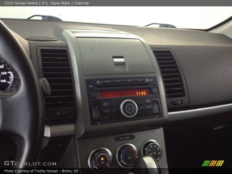 Super Black / Charcoal 2010 Nissan Sentra 2.0 S