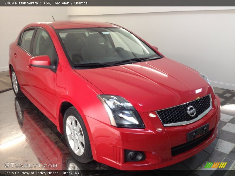 Red Alert / Charcoal 2009 Nissan Sentra 2.0 SR