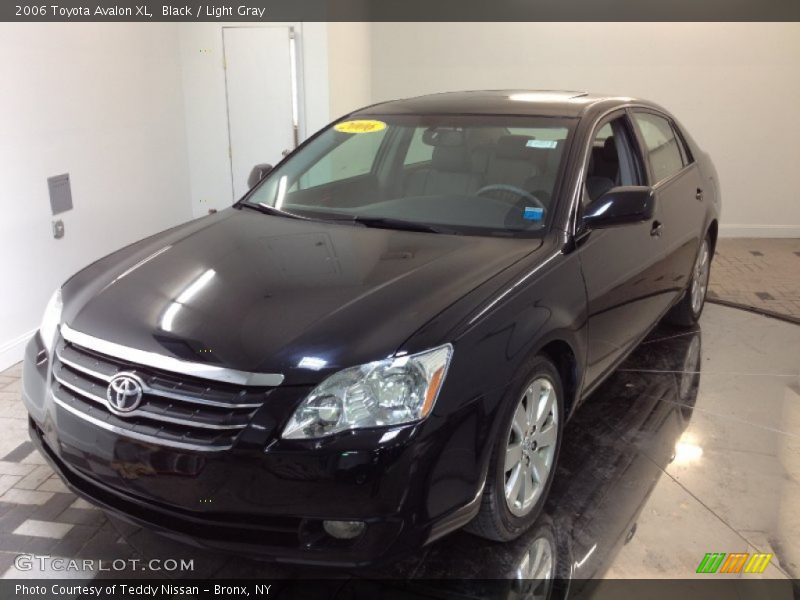 Black / Light Gray 2006 Toyota Avalon XL