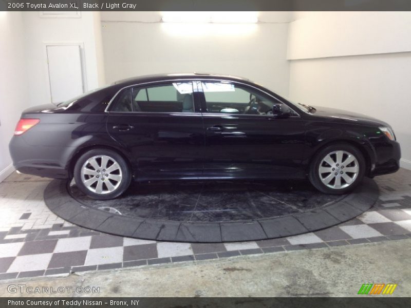 Black / Light Gray 2006 Toyota Avalon XL