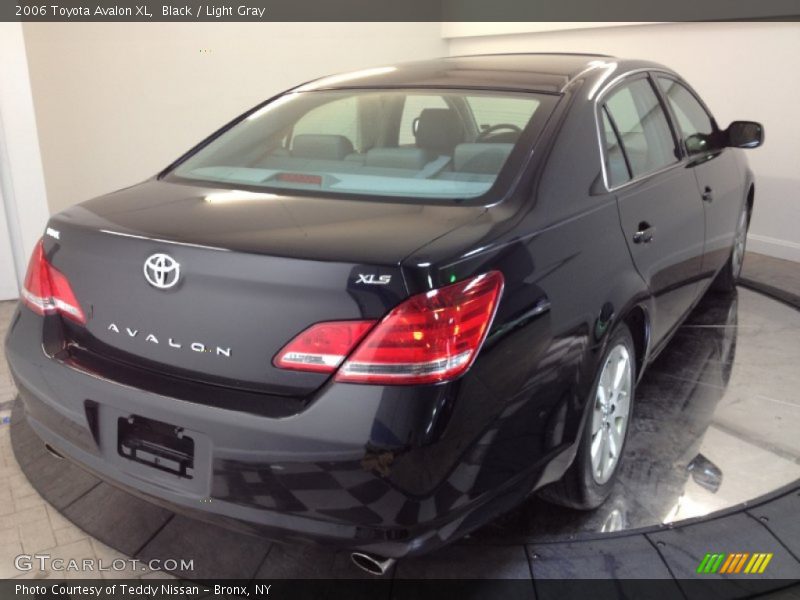 Black / Light Gray 2006 Toyota Avalon XL