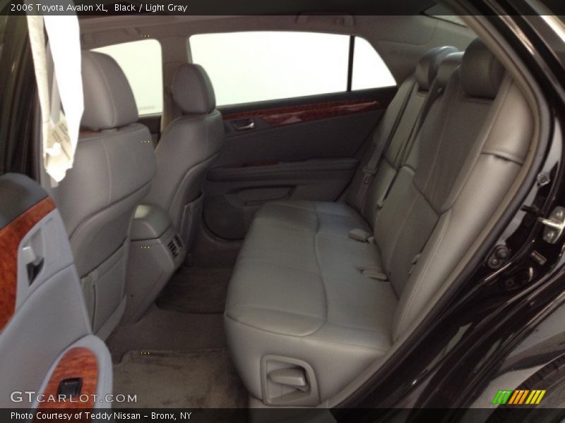 Black / Light Gray 2006 Toyota Avalon XL