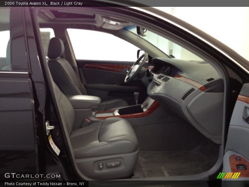 Black / Light Gray 2006 Toyota Avalon XL