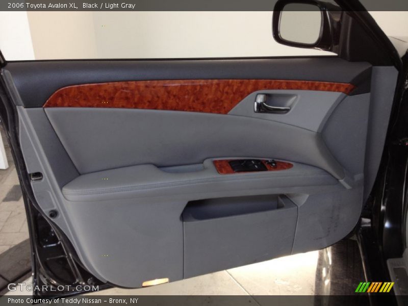 Black / Light Gray 2006 Toyota Avalon XL