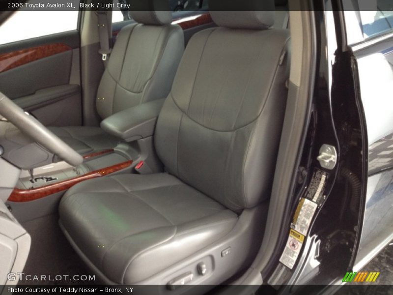 Black / Light Gray 2006 Toyota Avalon XL