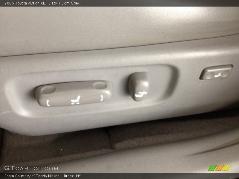 Black / Light Gray 2006 Toyota Avalon XL
