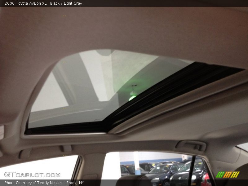 Black / Light Gray 2006 Toyota Avalon XL