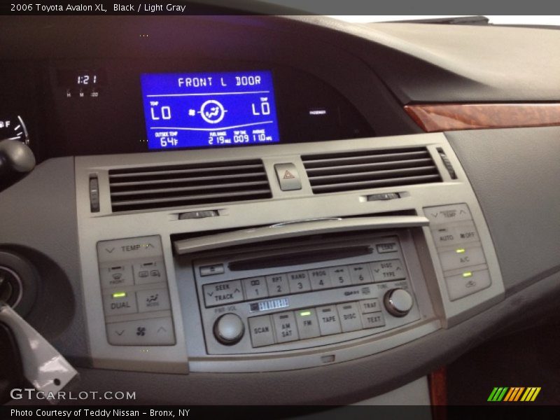 Black / Light Gray 2006 Toyota Avalon XL