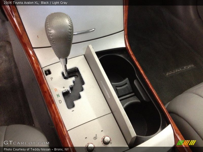 Black / Light Gray 2006 Toyota Avalon XL