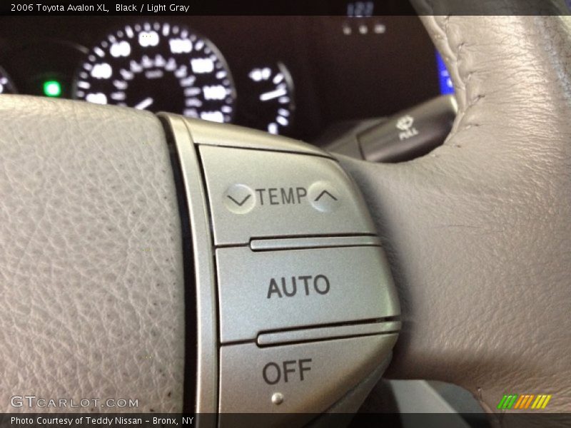Black / Light Gray 2006 Toyota Avalon XL