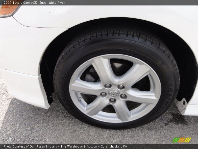 Super White / Ash 2007 Toyota Camry SE