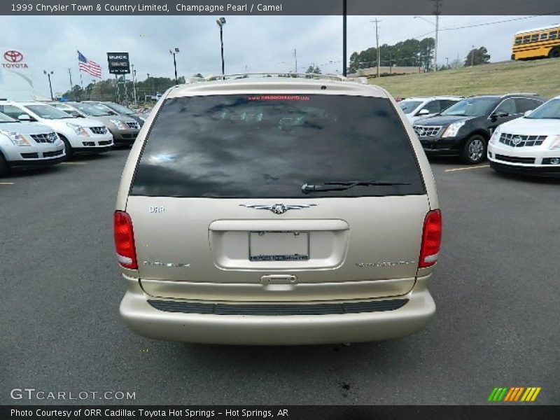 Champagne Pearl / Camel 1999 Chrysler Town & Country Limited