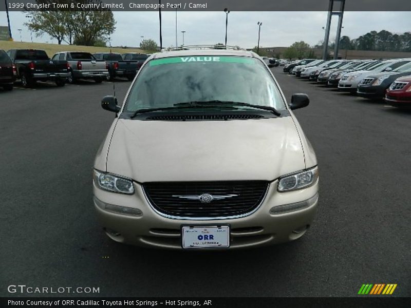 Champagne Pearl / Camel 1999 Chrysler Town & Country Limited