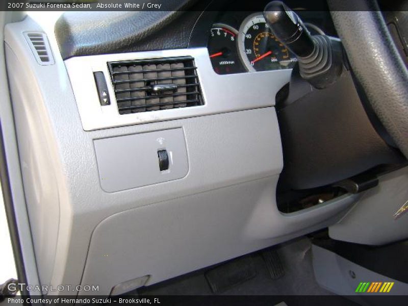 Absolute White / Grey 2007 Suzuki Forenza Sedan