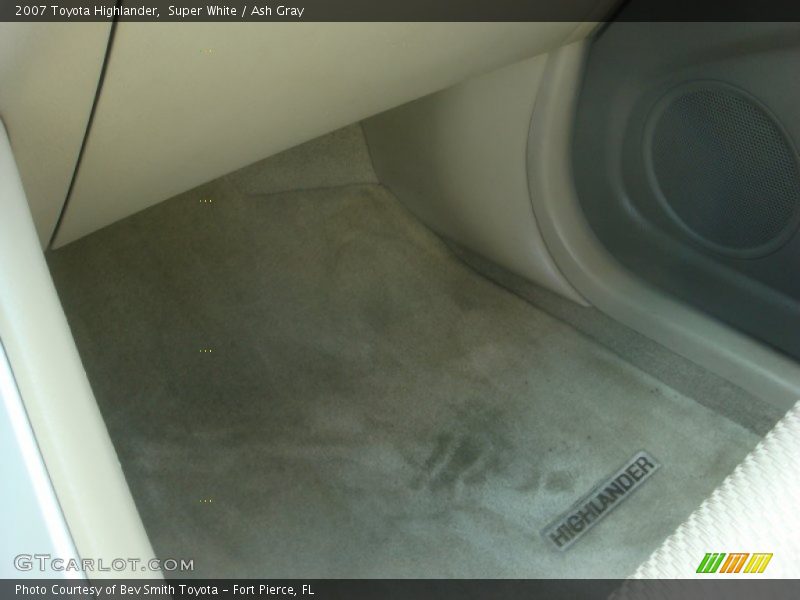 Super White / Ash Gray 2007 Toyota Highlander