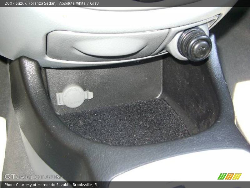 Absolute White / Grey 2007 Suzuki Forenza Sedan