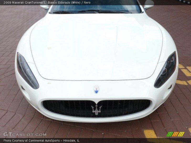 Bianco Eldorado (White) / Nero 2009 Maserati GranTurismo S