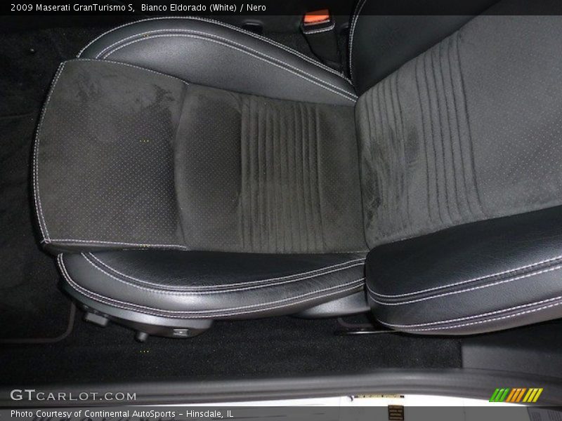 Front Seat of 2009 GranTurismo S