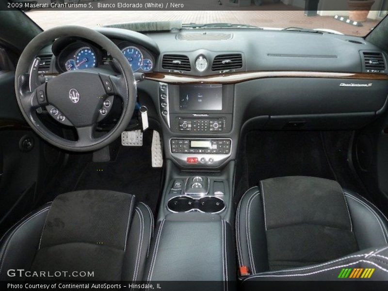 Bianco Eldorado (White) / Nero 2009 Maserati GranTurismo S