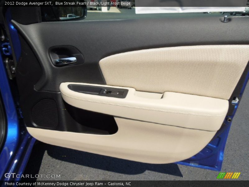 Door Panel of 2012 Avenger SXT