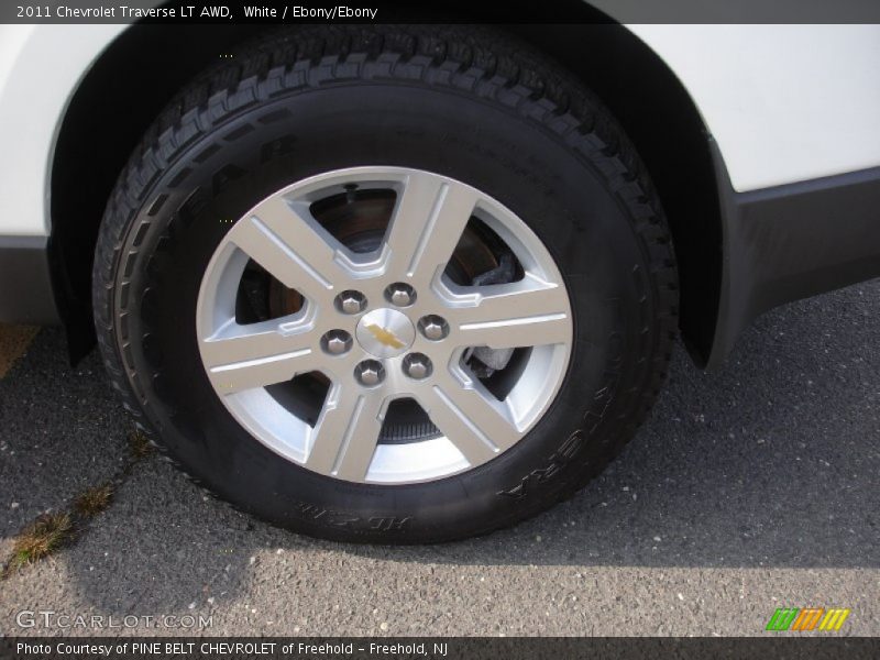 White / Ebony/Ebony 2011 Chevrolet Traverse LT AWD