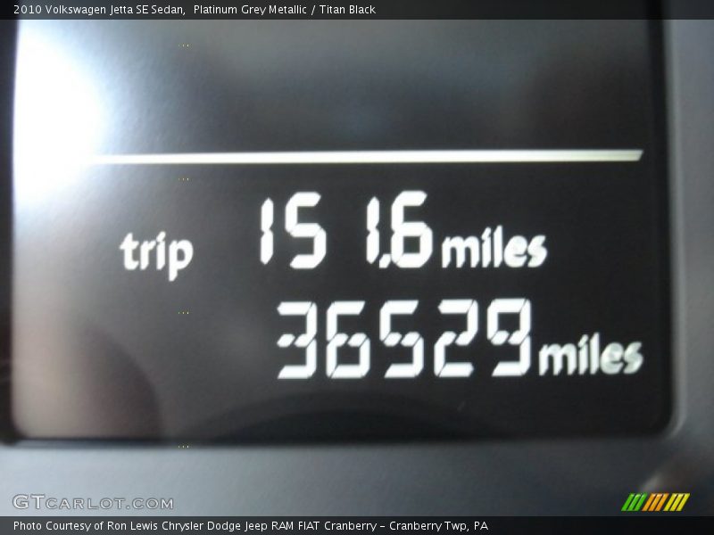 Platinum Grey Metallic / Titan Black 2010 Volkswagen Jetta SE Sedan
