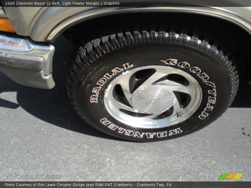 Light Pewter Metallic / Graphite 1998 Chevrolet Blazer LS 4x4