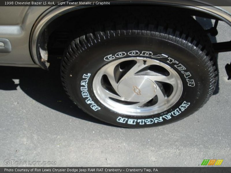 Light Pewter Metallic / Graphite 1998 Chevrolet Blazer LS 4x4