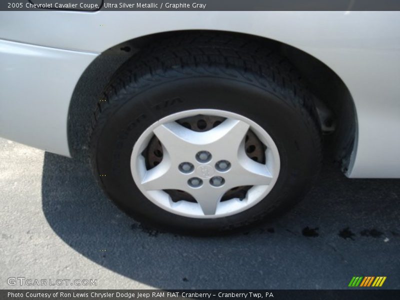 Ultra Silver Metallic / Graphite Gray 2005 Chevrolet Cavalier Coupe