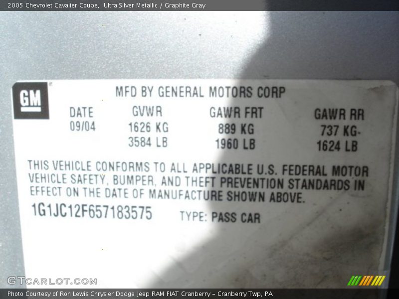 Ultra Silver Metallic / Graphite Gray 2005 Chevrolet Cavalier Coupe