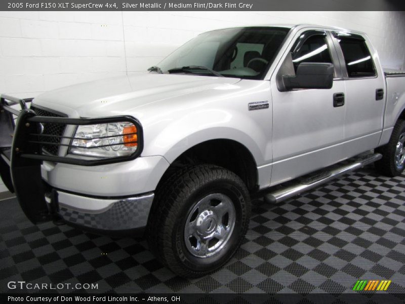Silver Metallic / Medium Flint/Dark Flint Grey 2005 Ford F150 XLT SuperCrew 4x4