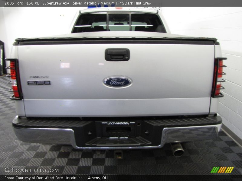 Silver Metallic / Medium Flint/Dark Flint Grey 2005 Ford F150 XLT SuperCrew 4x4