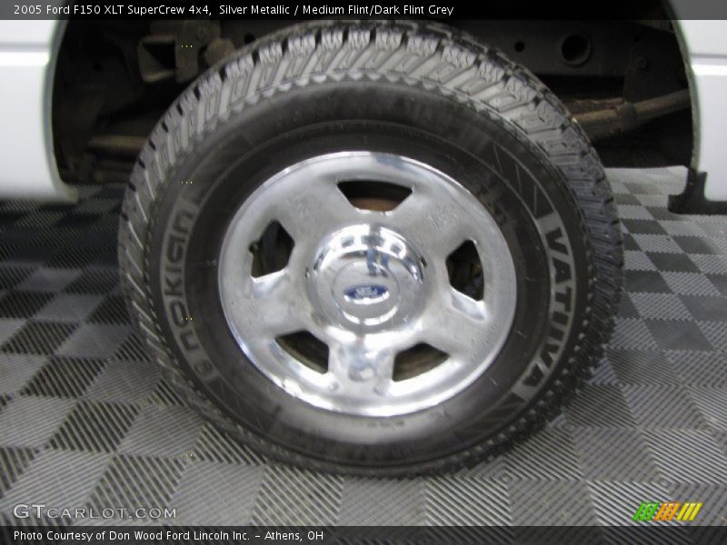 Silver Metallic / Medium Flint/Dark Flint Grey 2005 Ford F150 XLT SuperCrew 4x4