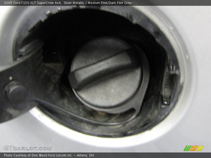 Silver Metallic / Medium Flint/Dark Flint Grey 2005 Ford F150 XLT SuperCrew 4x4