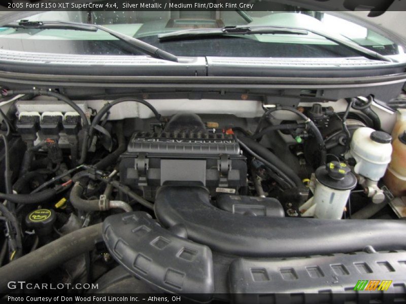 Silver Metallic / Medium Flint/Dark Flint Grey 2005 Ford F150 XLT SuperCrew 4x4