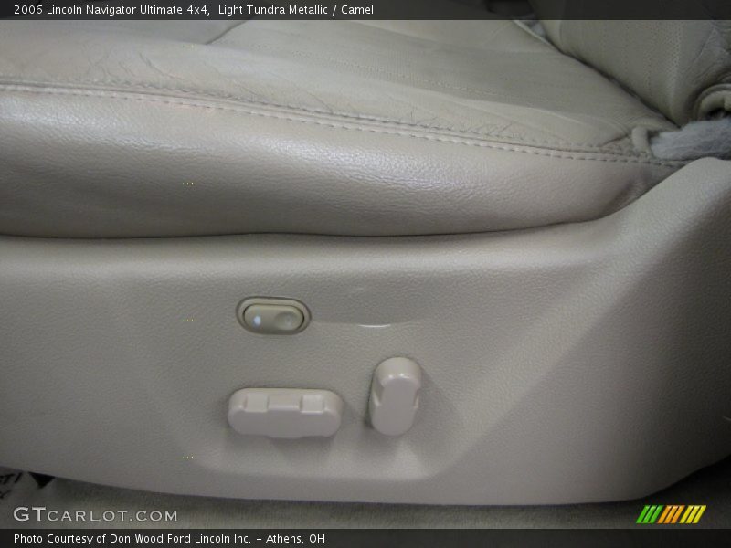 Light Tundra Metallic / Camel 2006 Lincoln Navigator Ultimate 4x4