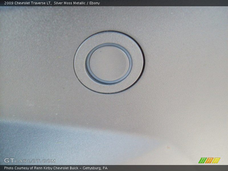 Silver Moss Metallic / Ebony 2009 Chevrolet Traverse LT