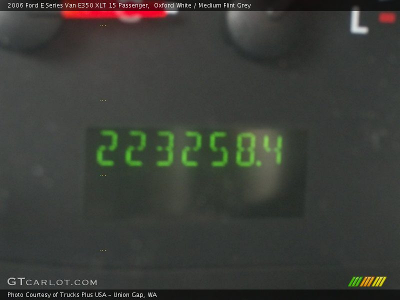 Oxford White / Medium Flint Grey 2006 Ford E Series Van E350 XLT 15 Passenger