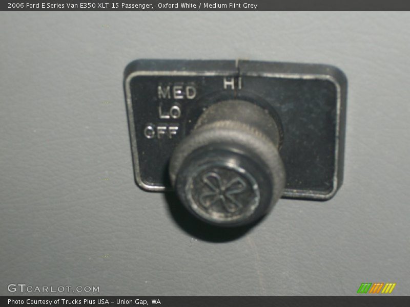 Oxford White / Medium Flint Grey 2006 Ford E Series Van E350 XLT 15 Passenger
