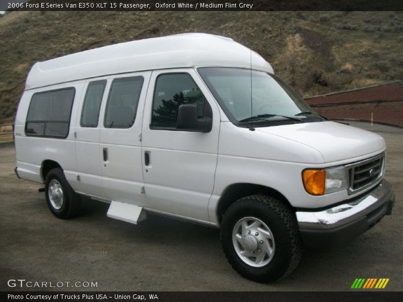 Oxford White / Medium Flint Grey 2006 Ford E Series Van E350 XLT 15 Passenger